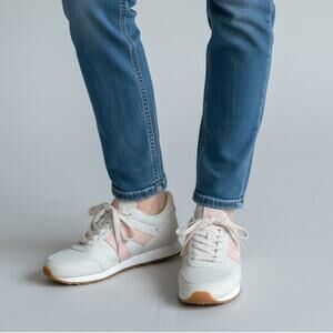 KIZIK Milan Hands Free Sneaker Unisex W9/M7.5 Pink Beige Suede Everyday Comfort